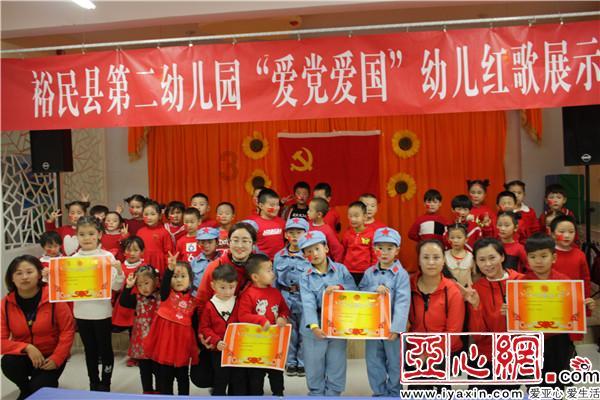 灰指甲泛黄分层太难缠？找对方法有效祛灰不反复！